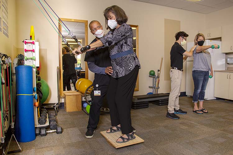 PT personal helping patient exercise